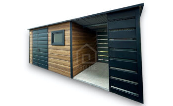 Domek ogrodowy 3x3 m + wiata 2x3 m - brama dwuskrzydłowa - okno - winchester - drewnopodobny - antracyt - dach spad w tył PLG298